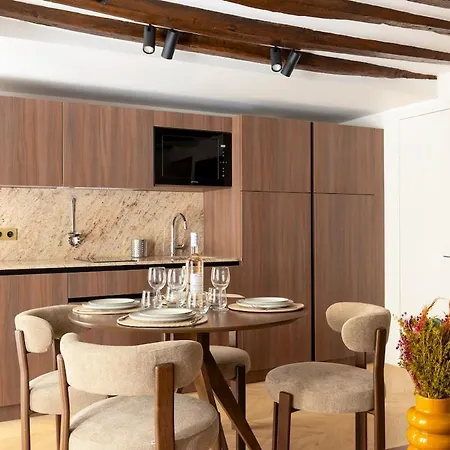 Bright 1br 4p Apartment, Ac, Opera